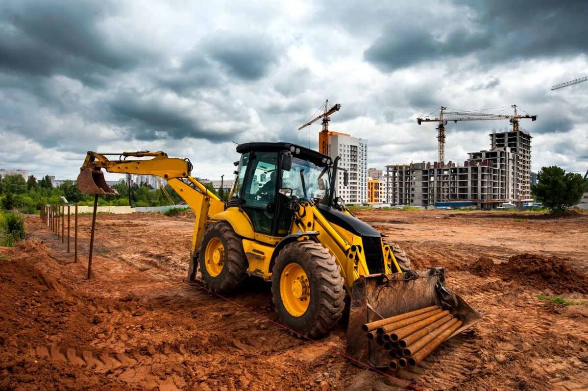 Jak dobrać olej hydrauliczny do koparki? Poradnik